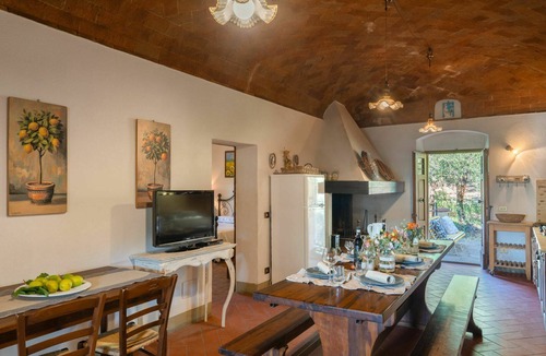 Montevarchi Villa | Beautiful private villa with private pool, WIFI, TV, balcony, pets allowed and panoramic view