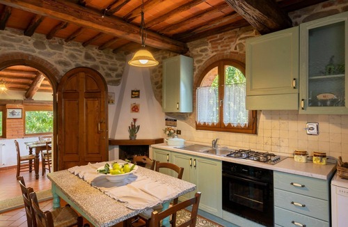 Montevarchi Villa | Beautiful private villa with private pool, WIFI, TV, balcony, pets allowed and panoramic view