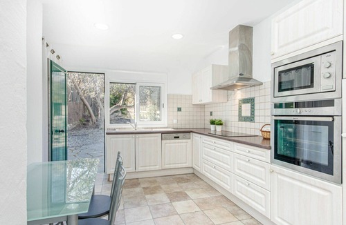 Portlligat House | Beautiful private villa for 6 people with WIFI, A/C, TV, patio, pets allowed and parking