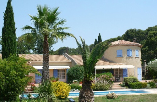 Roquevaire Bed & Breakfast | Bed and Breakfast in a 19th century Bastide in a large park with swimming pool