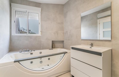Alicante Villa | Bender House