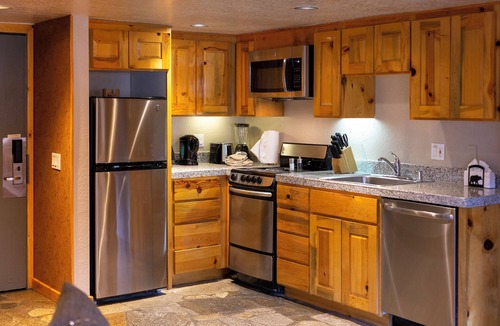 Olympic Valley Hotel | Best Value | 1 Bedroom Suite | Full Kitchen | Outdoor Spa Tub | Free Parking