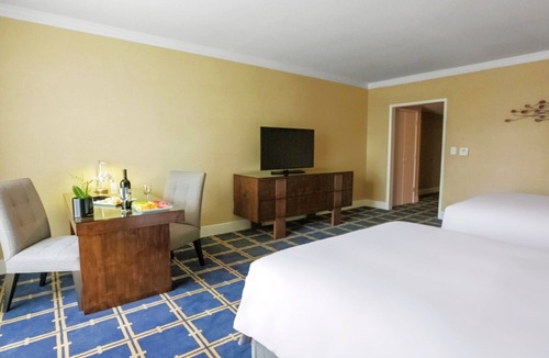 Sunnyvale West Hotel | Best Value, Quality Stay! 3 Pleasant Units, Free Parking, Pool, Pets Allowed