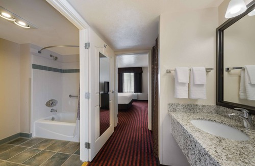 Salinas Hotel | Best Western Salinas Valley Inn & Suites