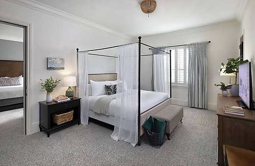 Winters Hotel | Better Choice for your Vacation! Pets Are Welcome, Free Parking!