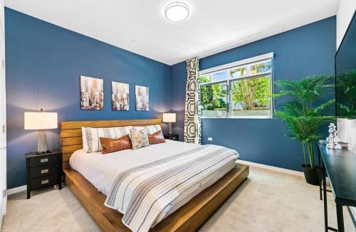 Carthay Circle Apartment | Beverly Grove Chic City Oasis 2 BR Apt with Den 138