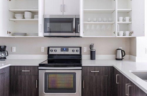 Centerville Apartment | Blueground | Centerville, pool, nr Central Park