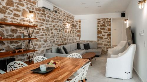 Gialtra Villa | Bluevera sandy beachfront villa-Aidipsos bay