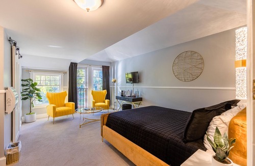Northwood Hotel | Boho Manor Resort - Room 22