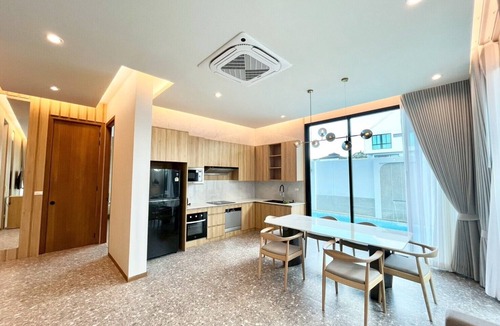 Bang Tao Villa | Bright 4-Bed Pool Villa in Prime Central Area