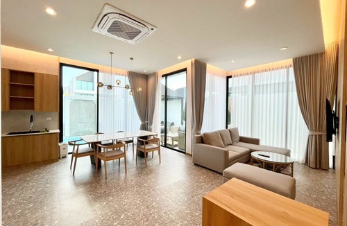 Bang Tao Villa | Bright 4-Bed Pool Villa in Prime Central Area