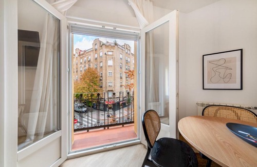 Chamberi Apartment | Bright stylish 1BD apt with 3 balconies-Chamberí