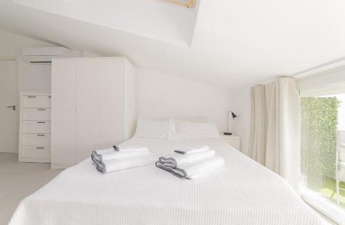 Coslada Apartment | Buhardilla con terraza acogedora
