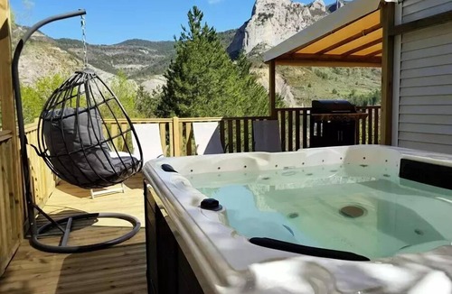 Orpierre House | Camping les Princes d'Orange* - Espace Premium 4 rooms for 6 people Air-conditioned with mountain view