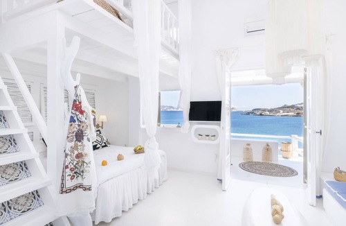 Apollonia House | Captain Zeppos