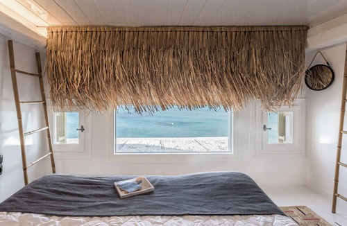 Apollonia House | Captain Zeppos