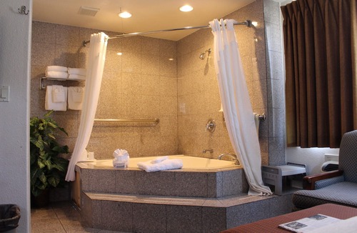 Munras Avenue Hotel | Carmel Hill Lodge