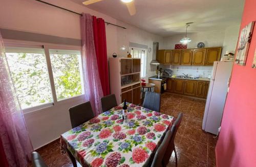Castril House | Casa Amplia en el CASCO ANTIGUO de Castril