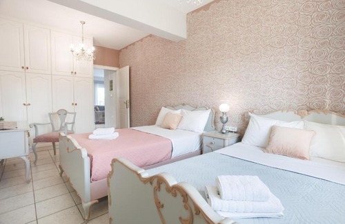 Agia Marina Apartment | Casa de philippe with unique Seaview 2' from beach