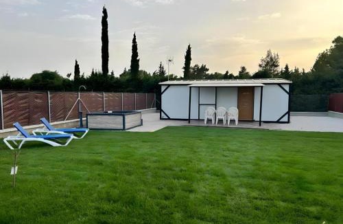 Conil de la Frontera Villa | Casa Privada con Jardín, Barbacoa y Jacuzzi en Conil de la Frontera, cerca de Cala Puntalejo - ES-180-263
