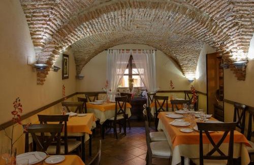 Navas del Madrono House | Casa Rural La Chimenea