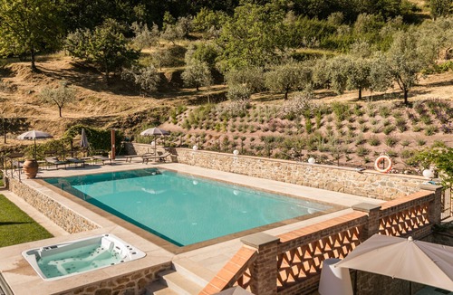 Castiglion Fiorentino Villa | Caspoli, Villa with a private pool and hot tub