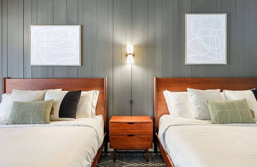 Dunsmuir Hotel | Cave Springs Resort Hotel Room 10 (Visit Mt Shasta)