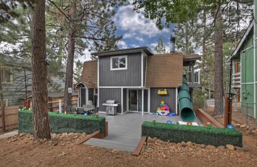 Sugarloaf House | Cedar Row W Slide