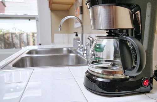 Poets Corner Apartment | Central Berkeley 1BR Home | Near UC + Parking + Garden Acess