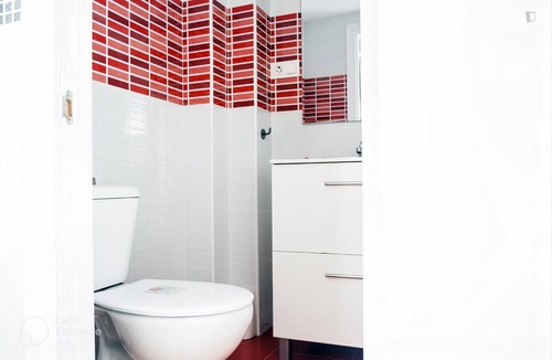 San Diego Apartment | Centrally located, modern apartment, very well connected by subway, bus and train.