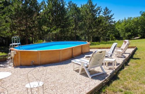 Les Tourrettes Ski Chalet | Chalet confortable aux Tourettes avec piscine partagée