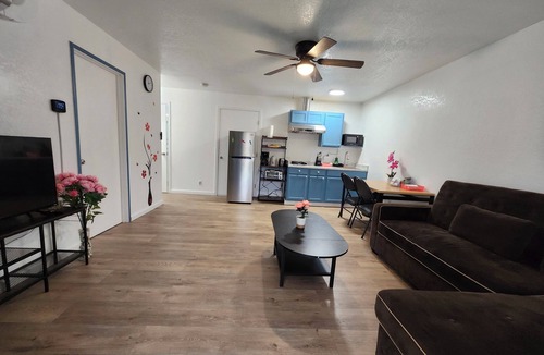 Southwestern Sacramento House | Charming 1-bedroom house in awesome Sacramento with AC