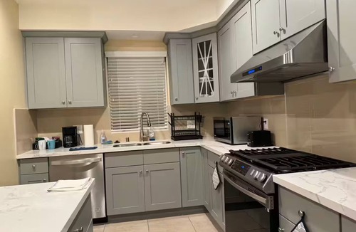 North Central Condo | Charming 2-bedroom/3 bathrooms unit in Pasadena with central AC