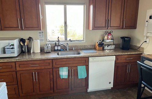 Walnut Creek House | Charming 2-bedroom house in Downtown Walnut Creek with WiFi and AC