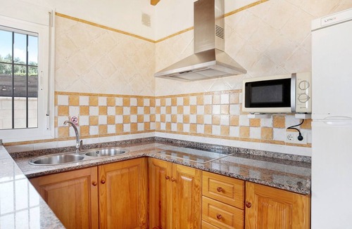 Los Canos de Meca House | Charming Casita Torre de Meca 1 with Terrace, Garden and Wi-Fi