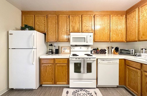 Castro Valley Apartment | Charming Cozy 2B（1K1Q）1b W/Pool/Private Backyard WFH