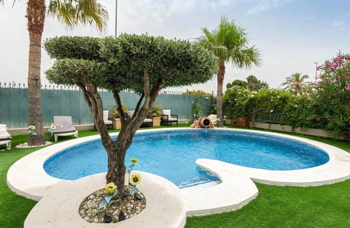 Aspe Villa | Charming Holiday Home with Private Pool and Bar