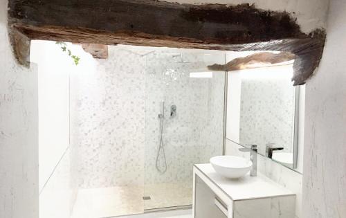 Villasur de Herreros House | Charming House in Villasur de Herreros with Lake View