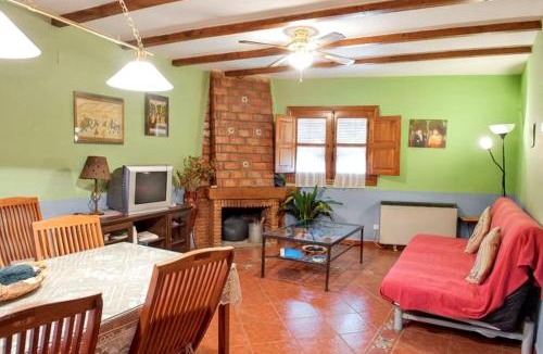 Robledillo de Gata House | Charming House in Robledillo de Gata with Fireplace and Terrace