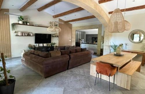 Lambesc Villa | Charming house with terrace and wooded garden