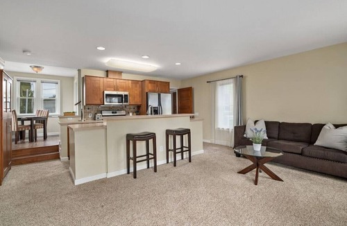 South Park Apartment | Charming Junipera One Bdrm in great location! (B)