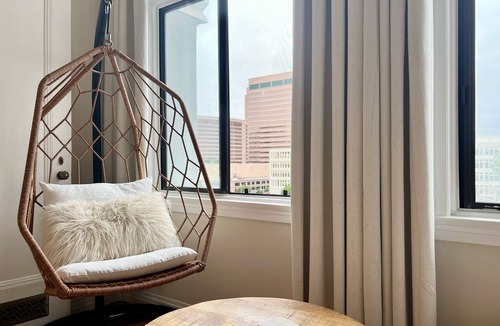 East Village Apartment | Charming One Bedroom Steps From The Beach in Secure Landmark Building