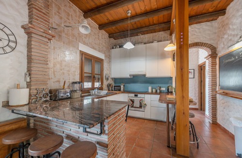 Alozaina House | Charming Villa 'Casa Liebre' with Panoramic Views, Private Pool, Wi-Fi & Air Conditioning