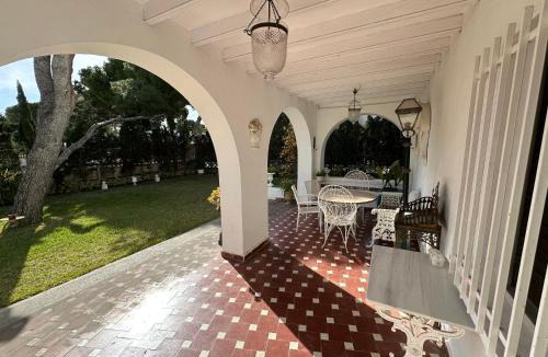 Coveta Fuma Villa | Charming Villa next to the Playa Muchavista Alicante