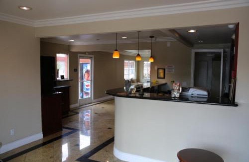 Downey Hotel | Chateau Inn & Suites