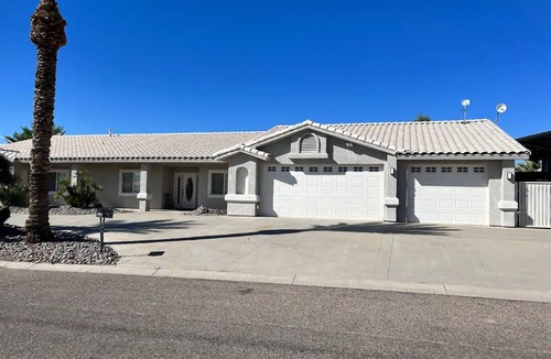 Mohave Valley House | Cheerful 5 Bedroom Home with pool!