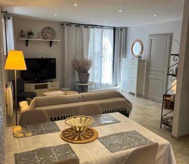 Cereste Apartment | Chez Adeline