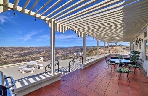 Chico House | Chic Paradise Home with Terrace 13 Mi to Wineries!