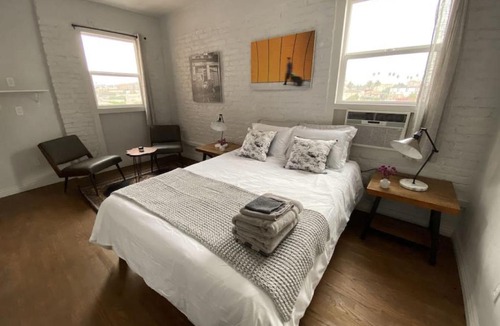 Rampart Village Apartment | Chic Queen Bed Studio LA Downtown