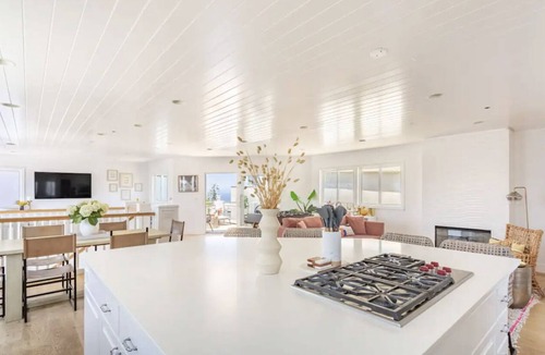 Tree Section House | Chic sunny spacious - ocean views- RESERVING FOR DISPLACED FAMILIES FROM LA FIRE